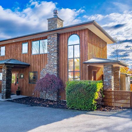 Wanaka Springs Lodge Exterior photo